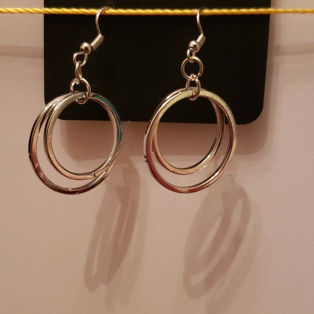 4/$10 The Gleam of My Dreams silver earring
